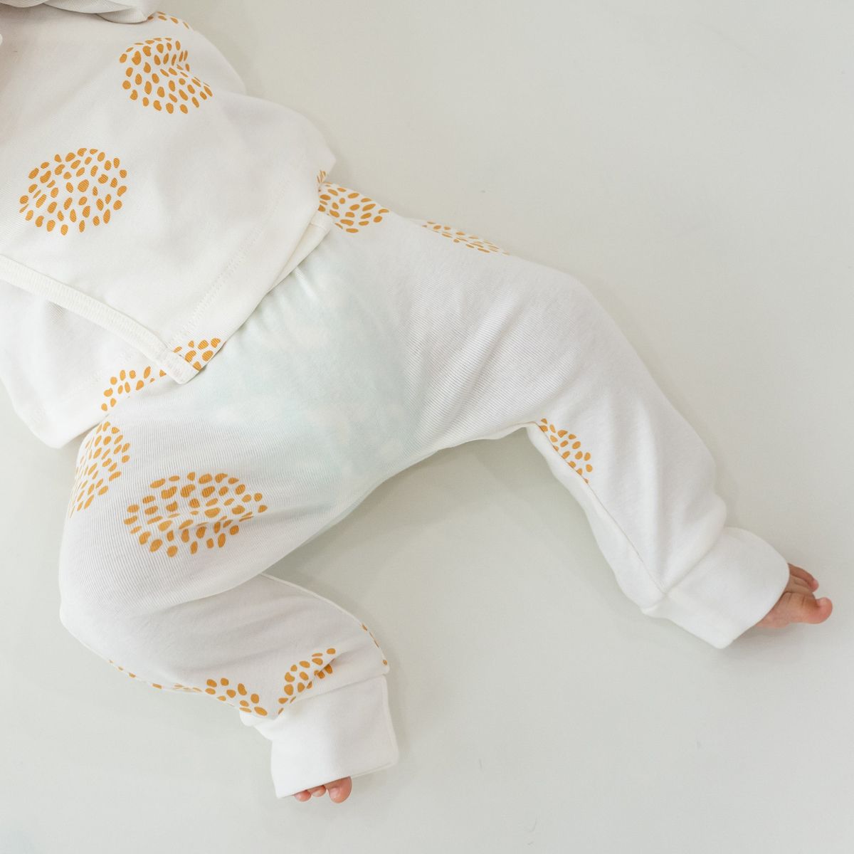 Le Petit Society Baby Organic Leggings in Dandelion Print|,|